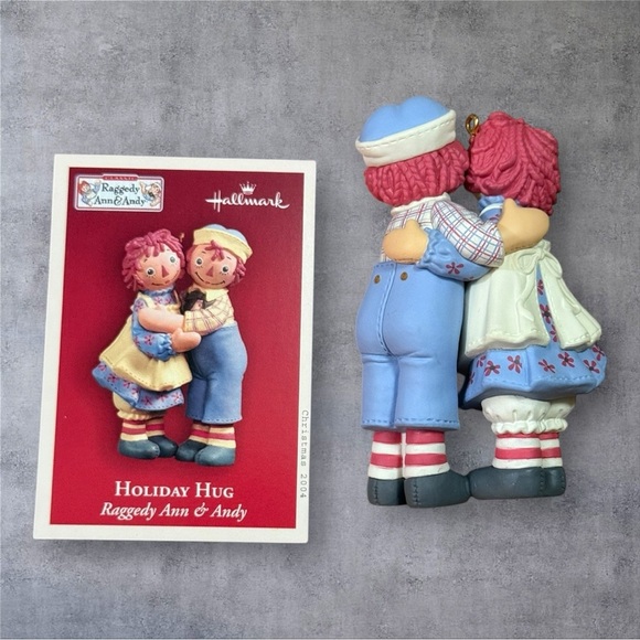 Raggedy Ann & Andy Holiday Hug 2004 Hallmark Keepsake Christmas Ornament - Picture 5 of 5